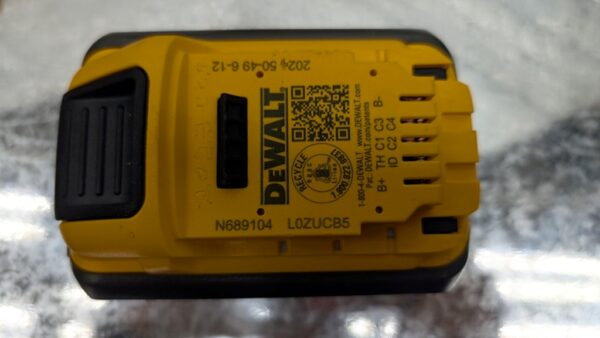 dewal batterie 20v pret argent (2)