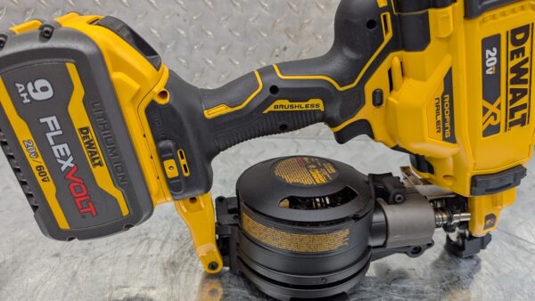 dewalt cloueuse a toiture dcn45rn 20v brushless pret argent (10)
