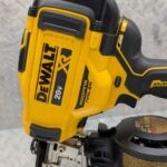 dewalt cloueuse a toiture dcn45rn 20v brushless pret argent (13)
