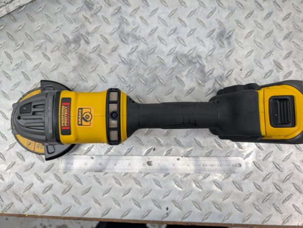 dewalt dcg418 meuleuse d'occasion argent pret (1)