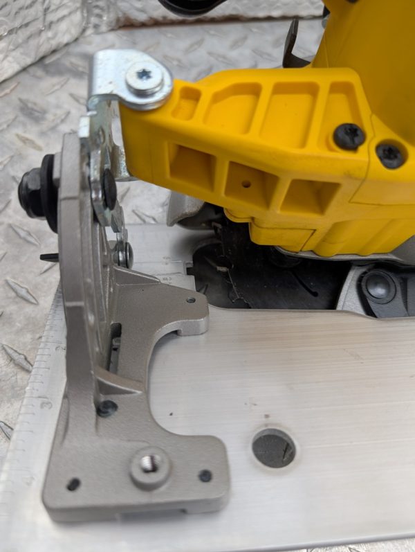 dewalt dcs570 scie circulaire saw flexvolt pret argent (10)