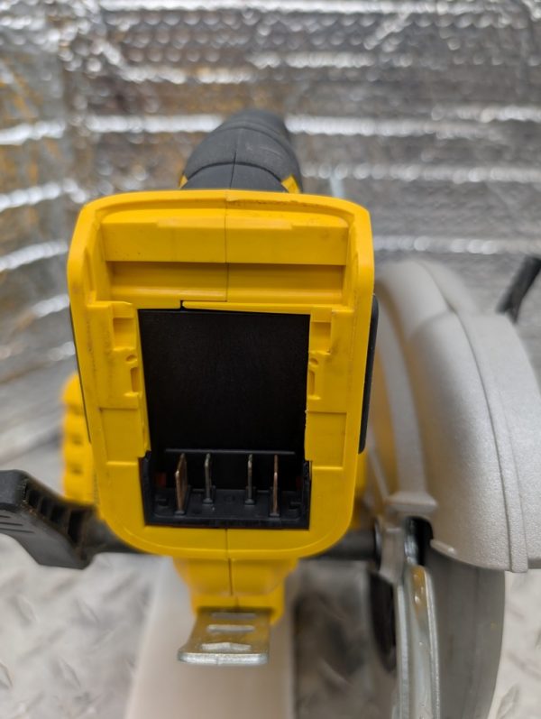 dewalt dcs570 scie circulaire saw flexvolt pret argent (14)