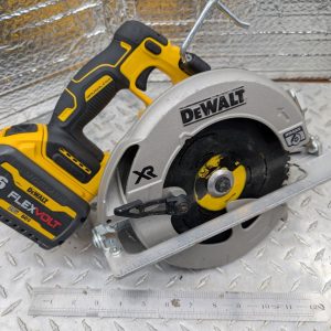 dewalt dcs570 scie circulaire saw flexvolt pret argent (2)