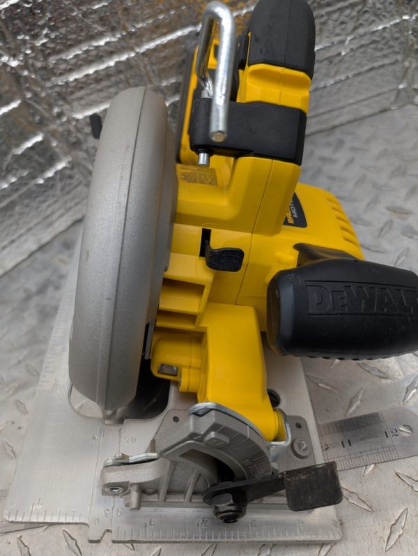 dewalt dcs570 scie circulaire saw flexvolt pret argent (5)