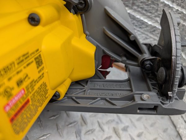 dewalt dcs577 scie circulaire saw flexvolt pret argent (11)