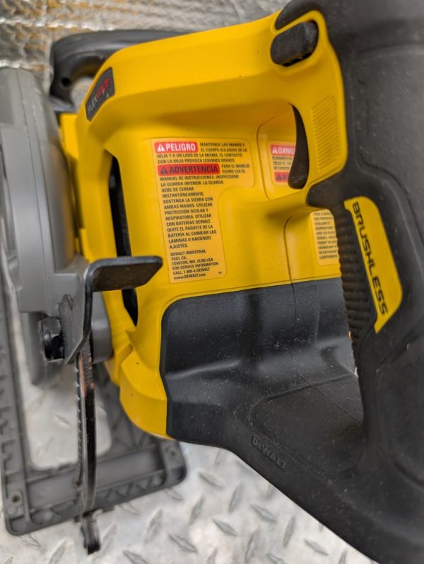 dewalt dcs577 scie circulaire saw flexvolt pret argent (14)