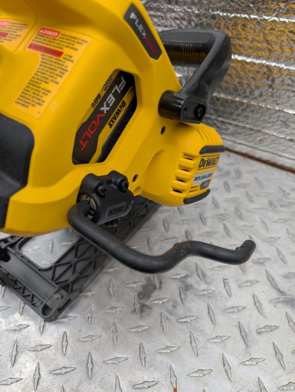 dewalt dcs577 scie circulaire saw flexvolt pret argent (16)