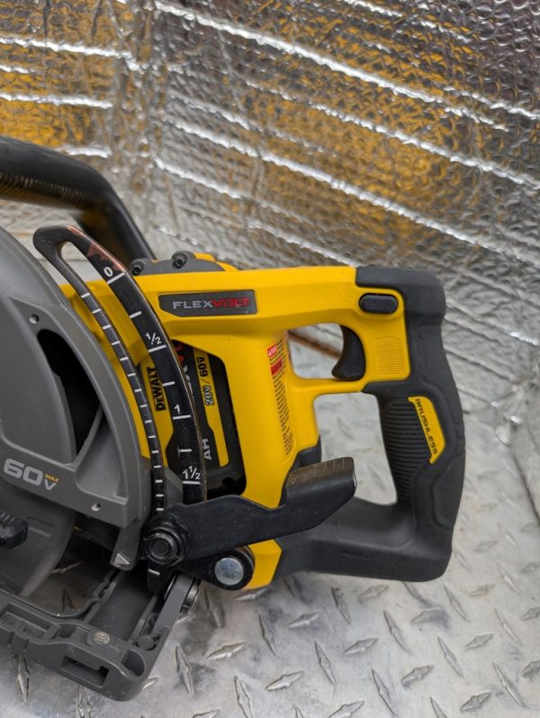 dewalt dcs577 scie circulaire saw flexvolt pret argent (3)