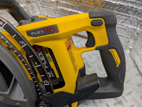 dewalt dcs577 scie circulaire saw flexvolt pret argent (6)