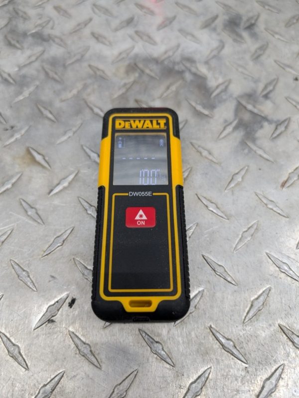 dewalt dw055e mesureur d'occasion usage pret d'argent (2)