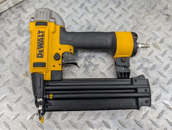 dewalt dwfp12233 cloueuse finition d'occasion used nails pret argent (2)