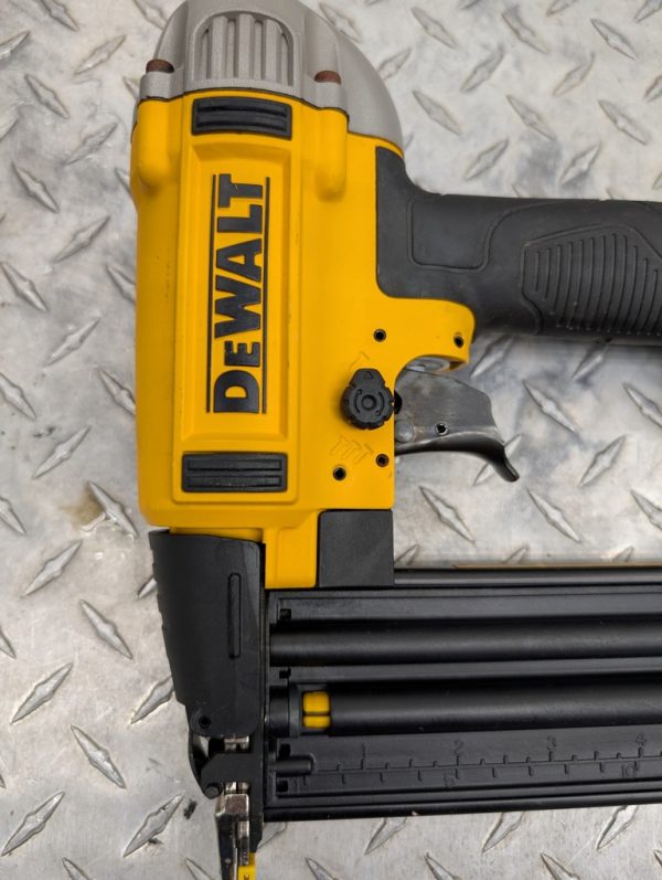 dewalt dwfp12233 cloueuse finition d'occasion used nails pret argent (3)