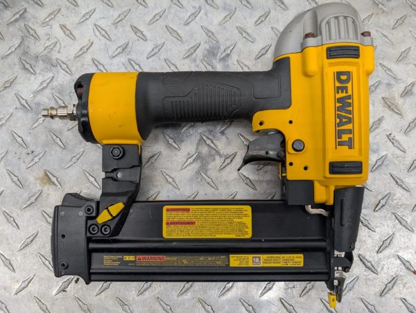 dewalt dwfp12233 cloueuse finition d'occasion used nails pret argent (4)