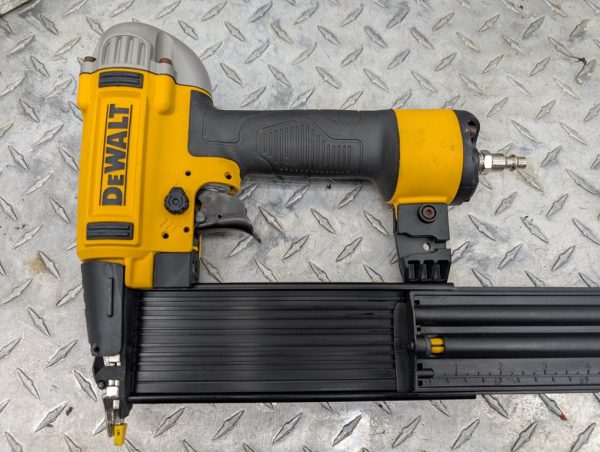 dewalt dwfp12233 cloueuse finition d'occasion used nails pret argent (9)