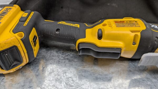 dewalt oscillating multi tool scie oscillante dcs356 (6)
