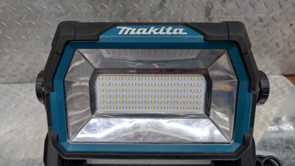 makita dml809 lumiere de chantier 14.4 18v double pret argent (12)