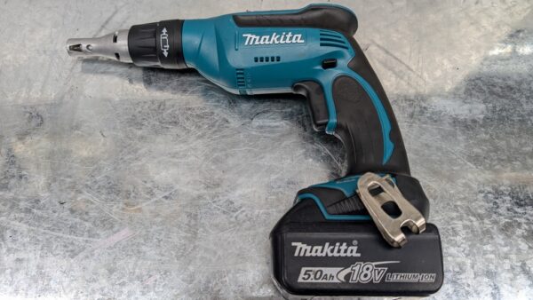makita dry wall dfs451 18v brushless pret argent (1)