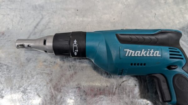 makita dry wall dfs451 18v brushless pret argent (10)