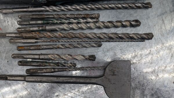 makita hr2475 120v marteau hammer drill pret argent (4)