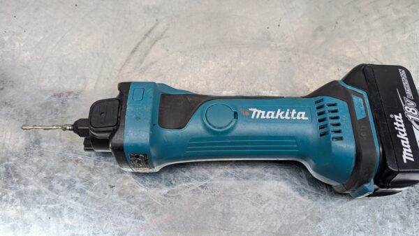 makita routeur gips cutter dco180 18v pret argent (1)