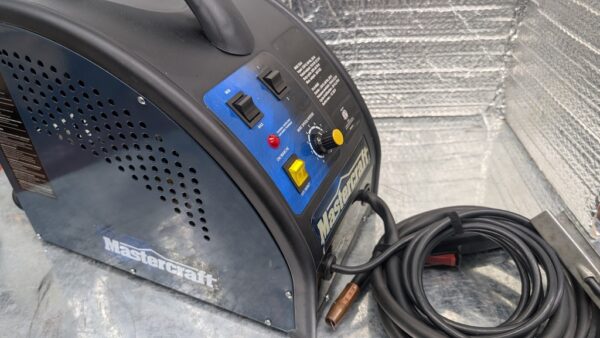 mastercraft soudeuse 70a migflux core wire feed welder pret argent (1)