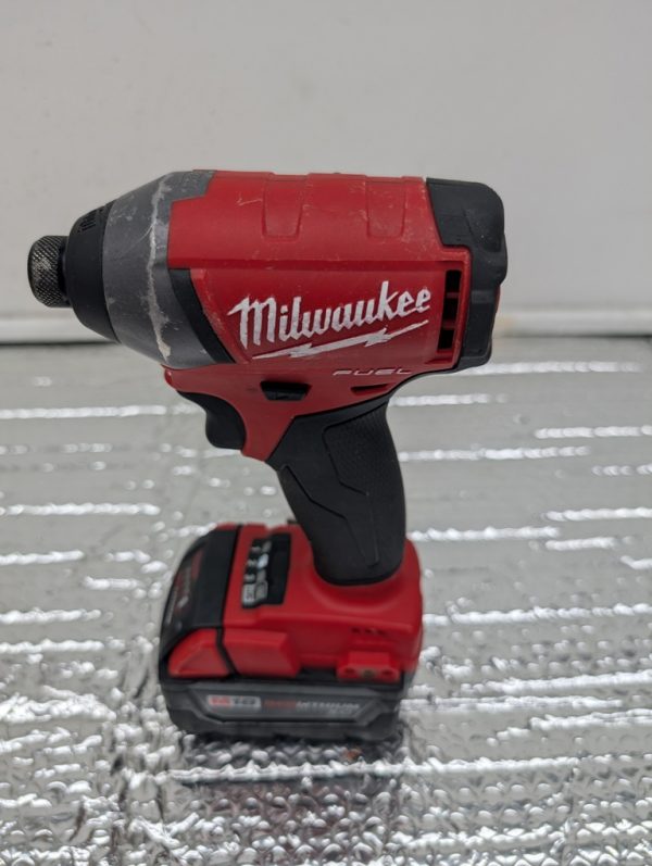 milwaukee 2753 20 fuel m18 impact driver ¼ 18v pret argent (10)