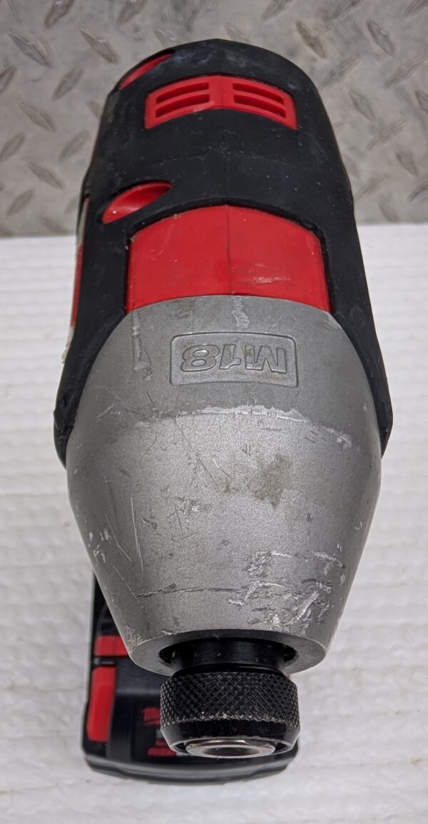 milwaukee fuel m18 impact drive 2656 20 pret argent (4)