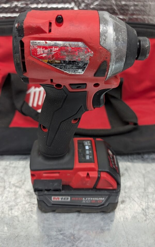 milwaukee impact driver visseuse 2853 20 fuel m18 20v cordless pret argent (8)