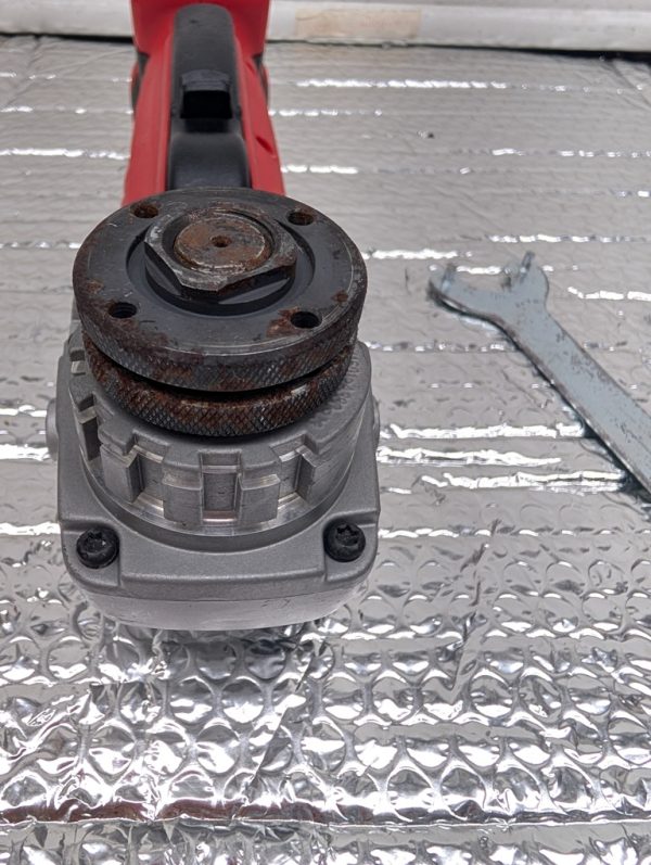 milwaukee m18 2680 20 grinder meuleuse d'angle fuel red 18v pret argent (2)