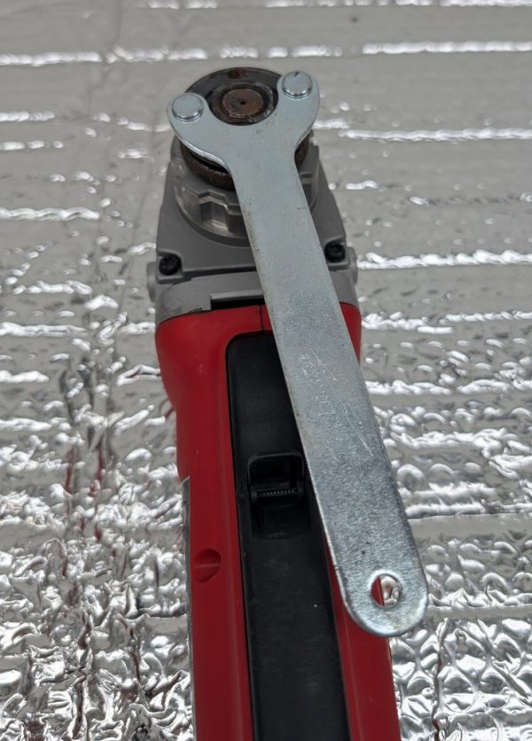 milwaukee m18 2680 20 grinder meuleuse d'angle fuel red 18v pret argent (4)