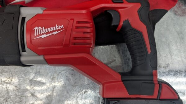 milwaukee sawzall va et vien cesar scie 2621 20 m18 fuel red lithium pret argent 18v (6)