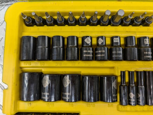 stanley coffre d'outils usage d'occasion 229 pieces pret d'argent (10)