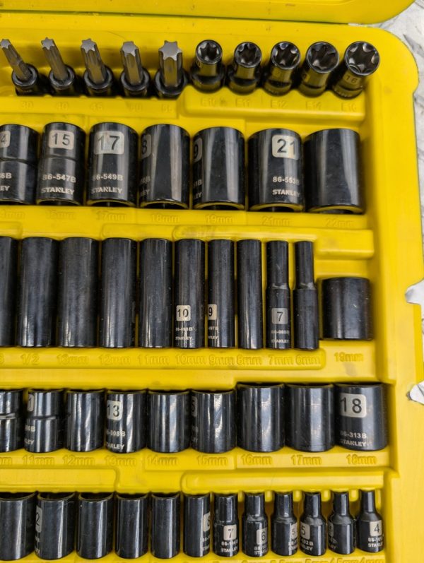 stanley coffre d'outils usage d'occasion 229 pieces pret d'argent (11)