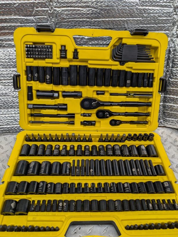 stanley coffre d'outils usage d'occasion 229 pieces pret d'argent (5)
