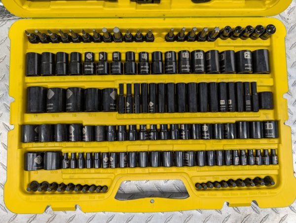 stanley coffre d'outils usage d'occasion 229 pieces pret d'argent (6)
